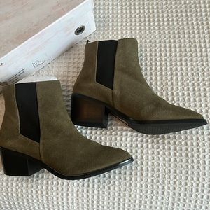 New in box Sol sana boots